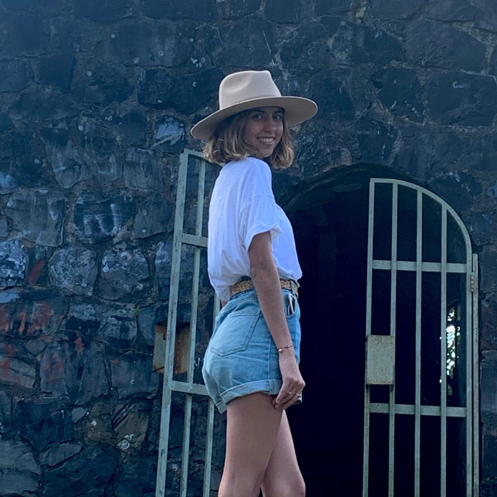 Meet your Posher, Valeria